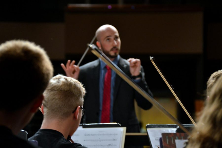 Just before a song, Nusret Ozakinci, Orchestra director, starts to count the orchestra off. (photo by L. Trask)