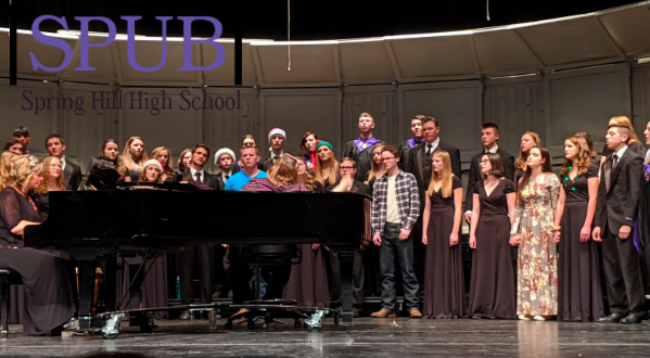 The combined Bronco choirs sing “Peace, Peace,” one of the many traditions for the winter concert. Alumni were also welcome to sing as well (Photo by RWhite). 