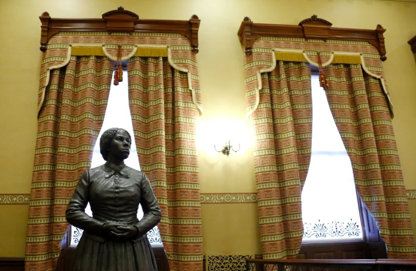 In an early viewing, on Feb. 10, viewers can preview the statues that Maryland State House unveiled that night. The two statues were of Harriet Tubman and Frederick Douglass, two former slaves who helped others fight for their freedom (Photo Curtesy of AP Photo and Julio Cortez). 