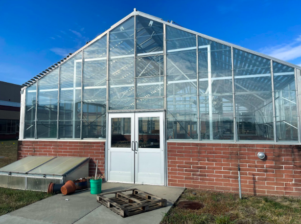 (photo of the greenhouse by C. Holmes.)
