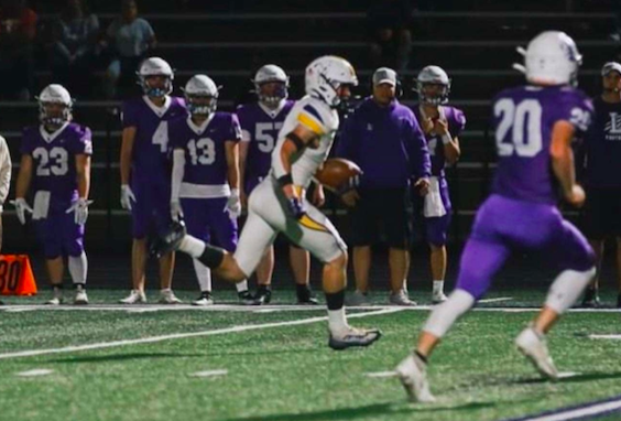 Kirchner runs the ball during a game (photo submitted by B. Kirchner).