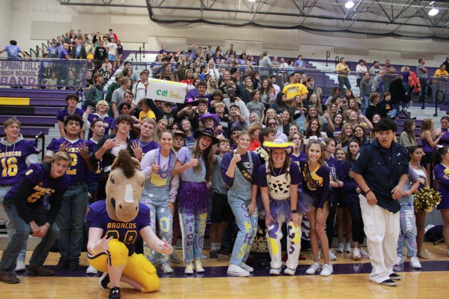 The senior class poses for pictures at a pep rally (photo by R. Dickie).