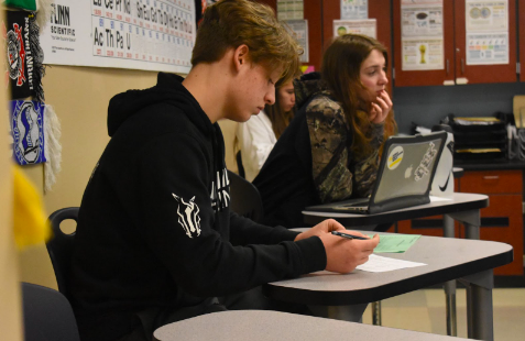 Annika Wilson, 10, and Koen Schuckman, 10, are working in science class (L. Robertson).