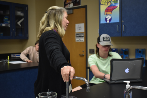 Stephanie Higgs talks to a student during biology class. (Photo taken by A. Albright)