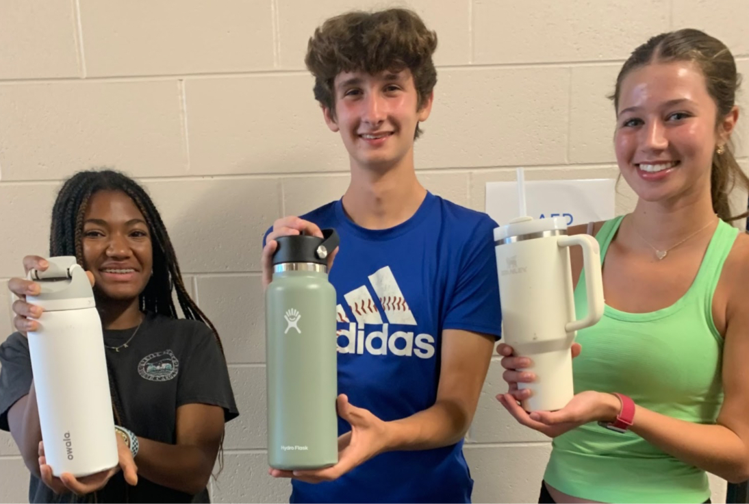 +Leila+Haddad%2C+10%3B+Brody+Kerr%2C+9%3B+and+Aubrey+Meder%2C+10%3B+pose+with+their+favorite+type+of+water+bottle.+Owalas%2C+Hydroflasks%2C+and+Stanleys+are+the+most+popular+brands+%28Photo+by+S.+Rivers%29.