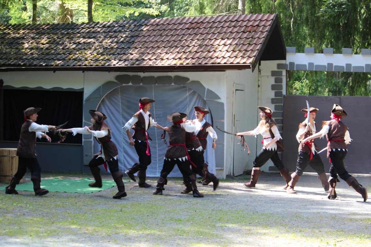 Pirate perfomers show their act at the festival. Each year there is a series of live performances (Photo by J. Knopf).