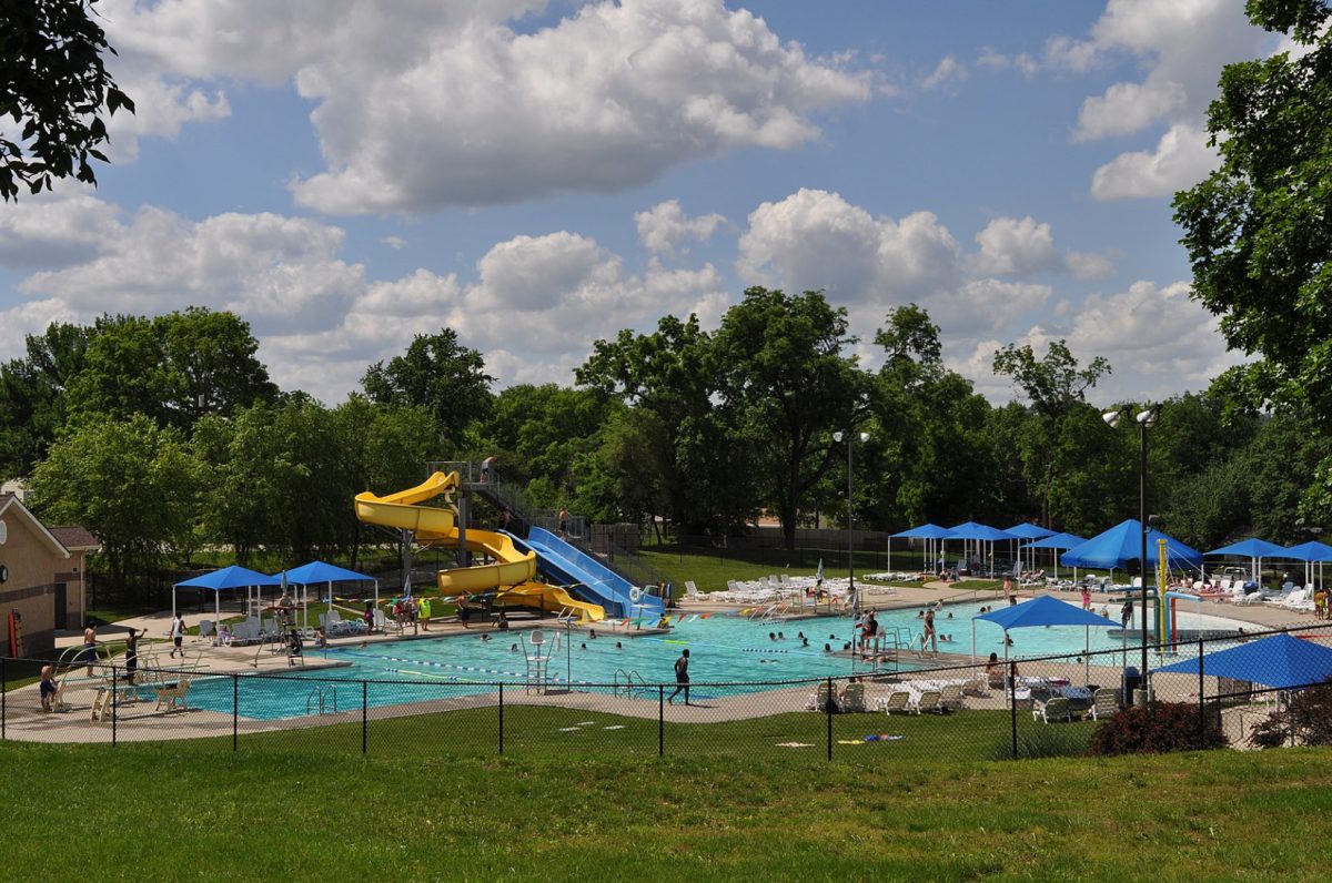 An overall view of the Wollman Aquatic Center in Leavenworth, Kansas. It tends to be a good place to head to during the summer for locals (Photo by M. Bower).  
