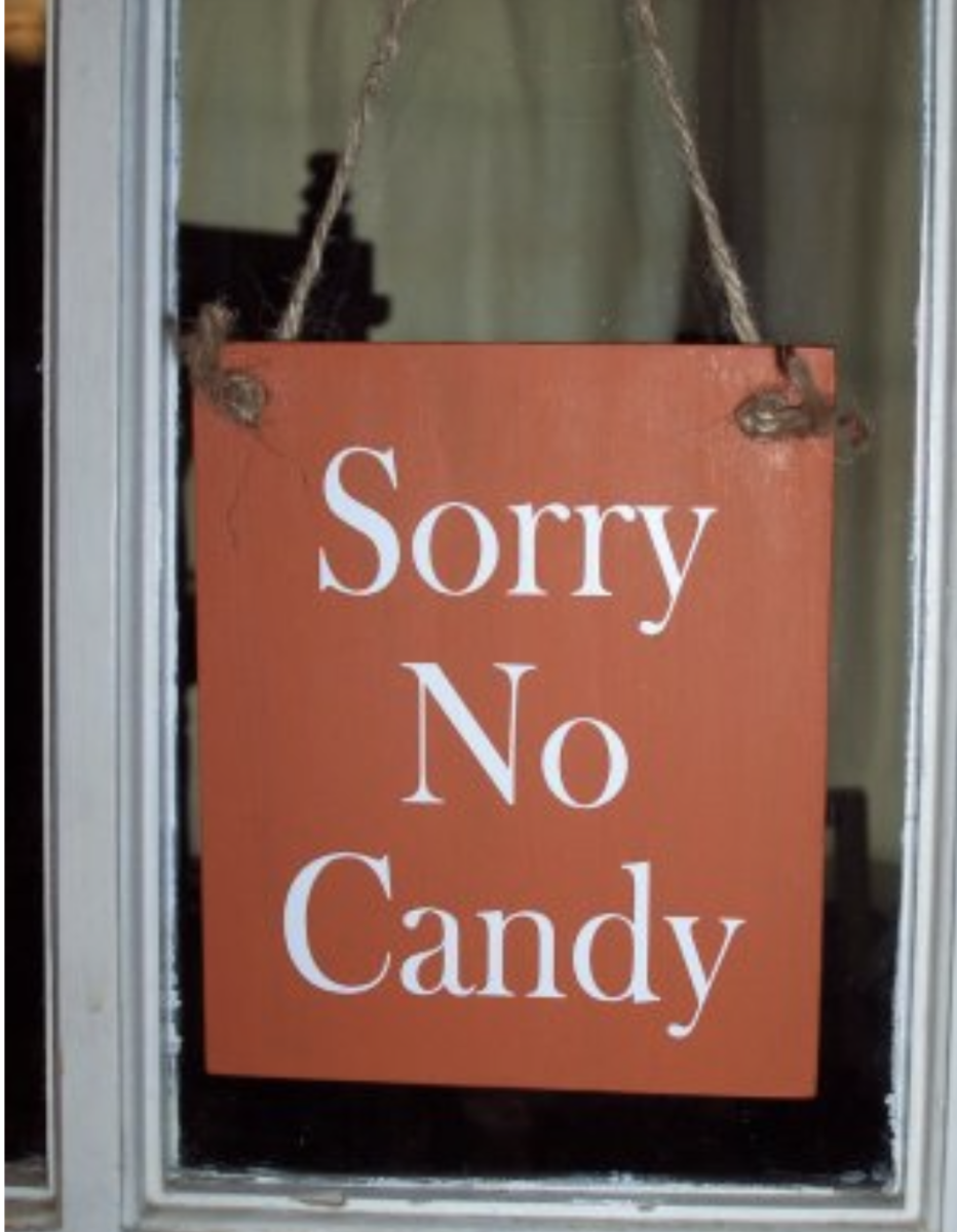 Example of a house with a no candy sign. Sex offenders would have to do this if they lived in Missouri.