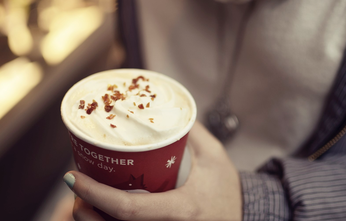 Person holding a Starbucks  Crème Brûlée latte. This holiday drink will be returning this year. (Photo by C.W.) 