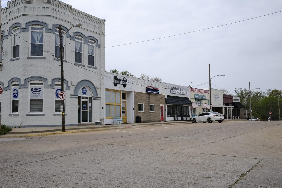 Downtown Spring Hill is a common place for community members to work or apply. There were many jobs teenagers could work at. 