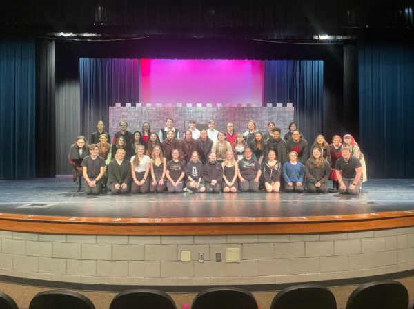The cast of Spring Hill high school, Macbeth, poses for a cast photo. The show ran April 4 through April 6, and got very good feedback from audience members (Photo by A. Wendel). 