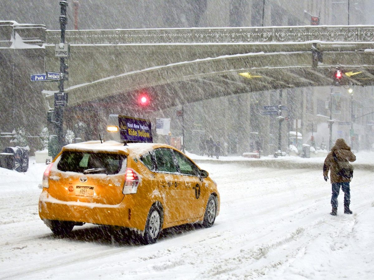 People navigate the roads in a snow storm. This is an issues citixens faced on the West Coast (Photo by J. Danazar). 