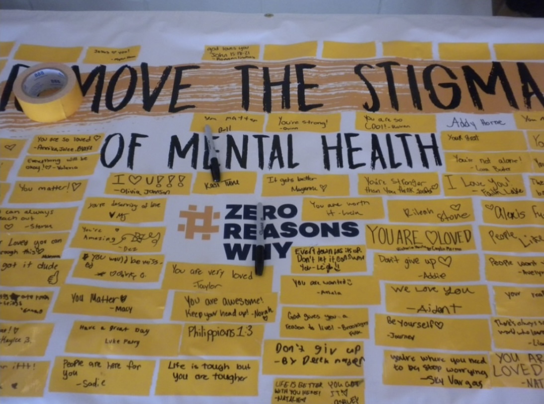 ZRW has students write encouraging messages during Mental Health Awareness week. This gave the students an opportunity to inspire their peers and express themselves. (Photo by A. Mikhael)