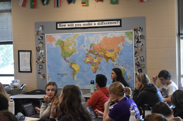 Freshman students look around to ask each other for help. (Photo by M. Marmon)