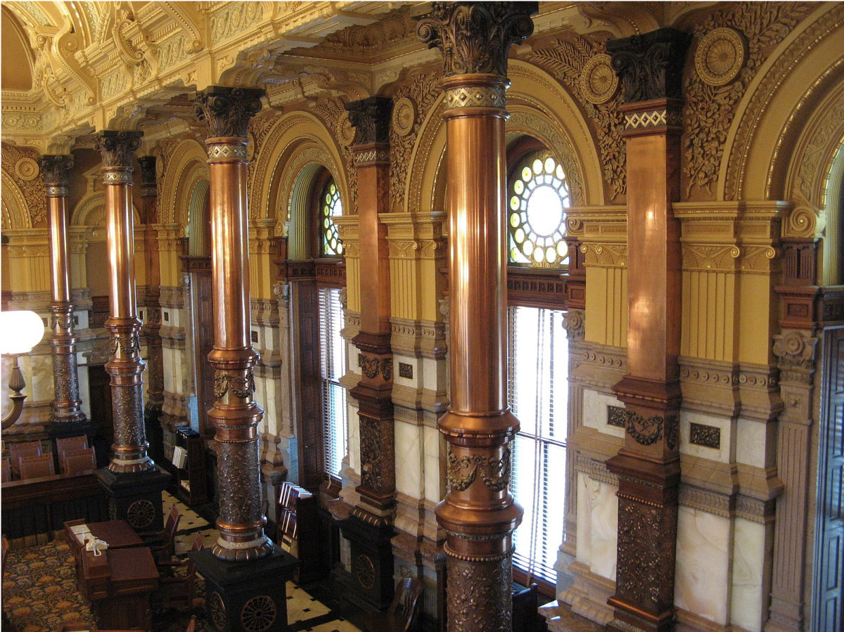 Sun shines through the Kansas Senate Chambers. These rooms allow senate members to complete work and discuss politics (Photo by Hakkun). 