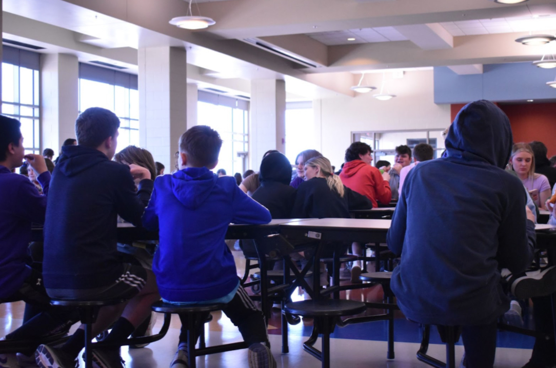 Students eat during second lunch, conversing with those around them. Unlike the benches at the middle schools, the high school’s lunch tables provide gaps between each seat, which allow for more personal space for each individual. (Photo by M. Chaulk)