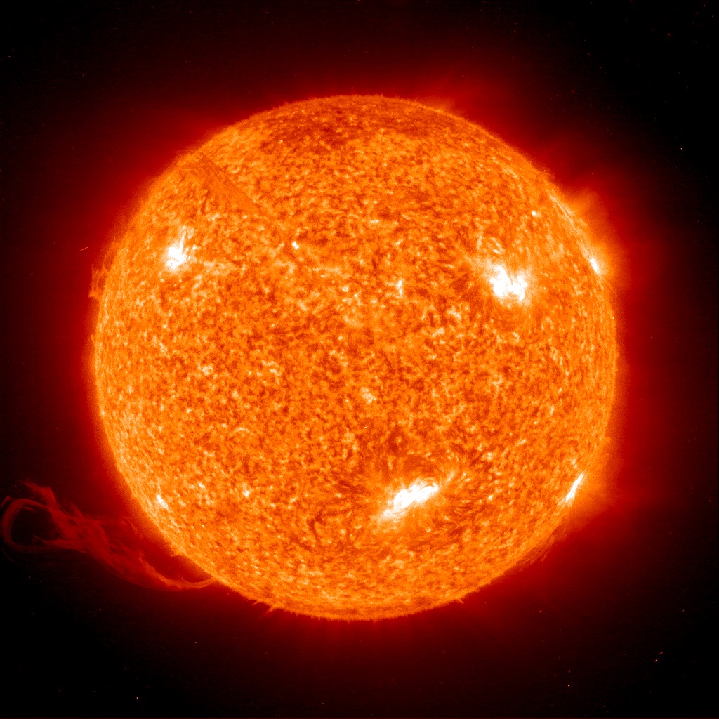 A picture of the Sun. The new picture reveals much closer details than all previous photos (Photo by Dao lam gia bao).